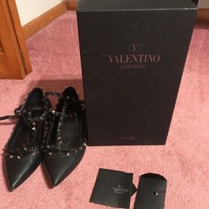 Authentic Valentino rock Stud noir 40